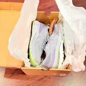 Asics Gel Kayano 28/ Women 7.5/New